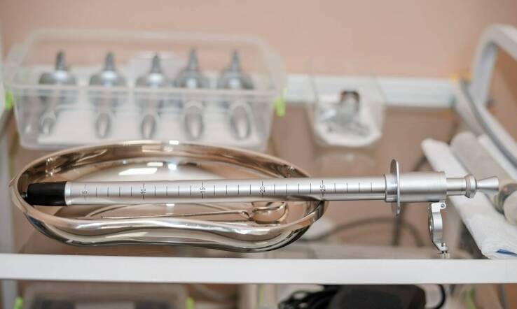 Na co uważać podczas zabiegów wykorzystujących kwas hialuronowy?