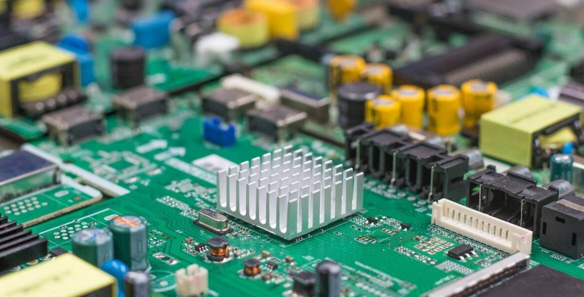 Jakie są najczęstsze problemy związane z systemami elektronicznymi w pojazdach i jak je rozwiązać?