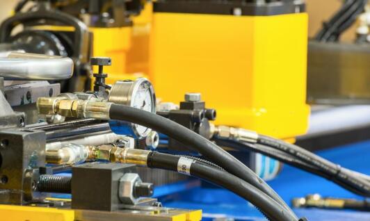 Diagnostyka i naprawa układów hydraulicznych: jak wykryć i rozwiązać problemy