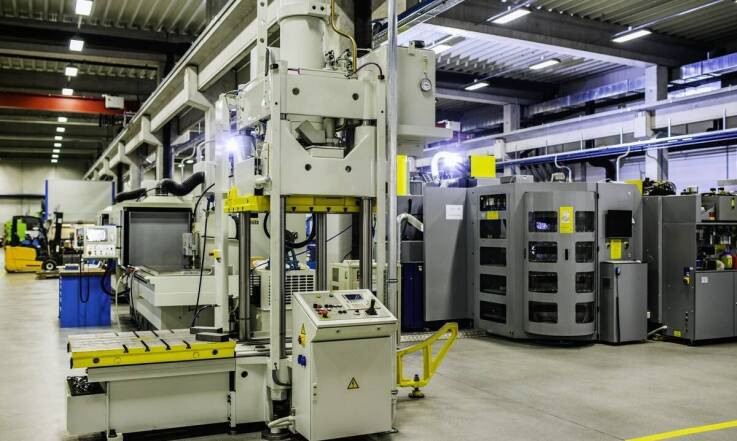 Paletyzatory kolumnowe, kartezjańskie i robotyczne: porównanie i wybór odpowiedniego rozwiązania