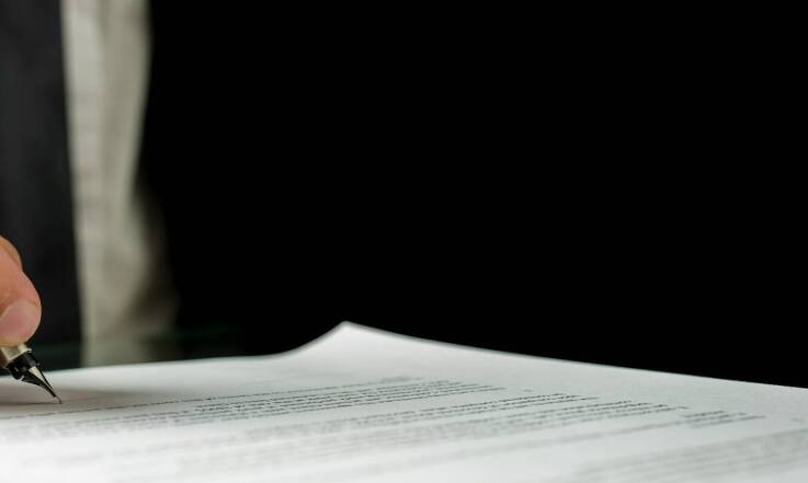 Umowy cywilnoprawne – jak sporządzać i negocjować umowy, aby uniknąć problemów prawnych?