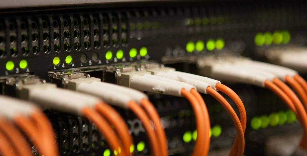 Wprowadzenie do technologii 1000Base-SX: standardy, zastosowania i korzyści
