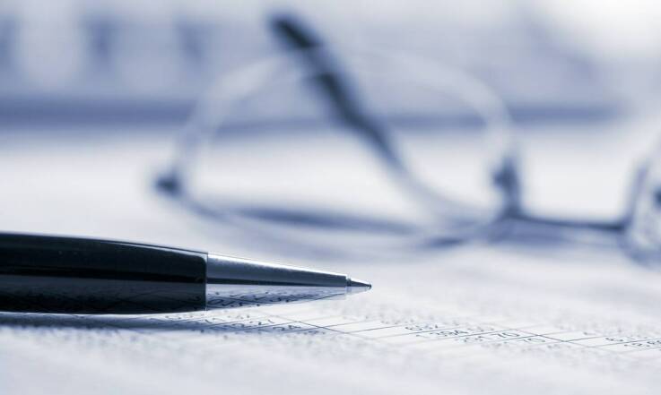 Jak analiza umów może pomóc w ochronie własności intelektualnej przedsiębiorstwa?