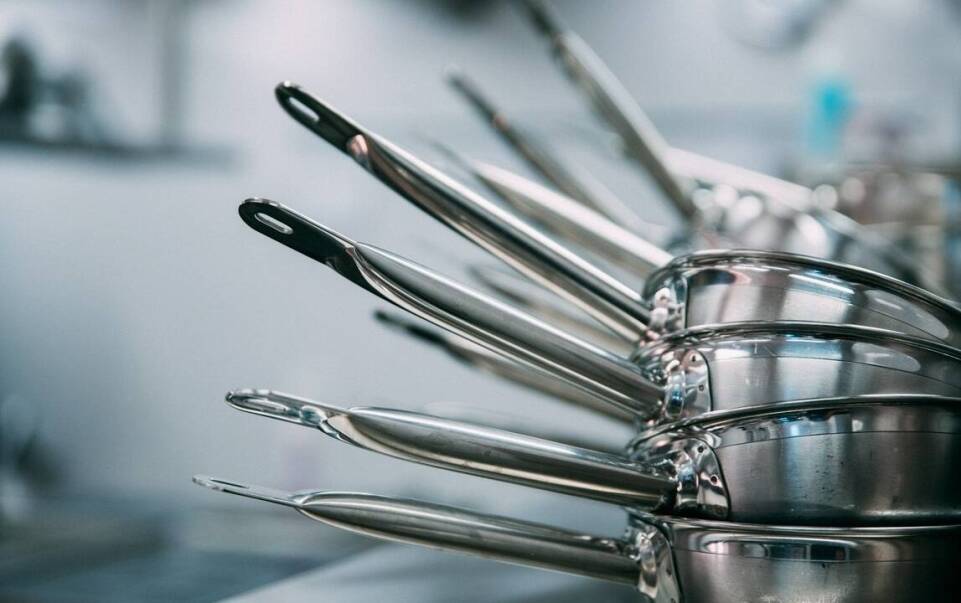 Jakie są najważniejsze cechy dobrego garnka z powłoką granitową?