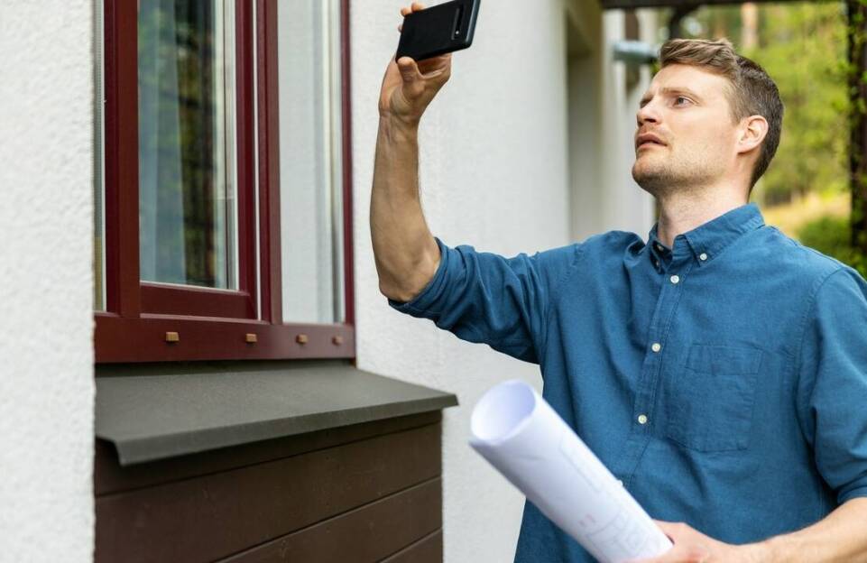 Operat szacunkowy a negocjacje cenowe przy sprzedaży mieszkania: jak wykorzystać go w rozmowach z kupującym?