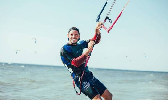 Wybór sprzętu do kitesurfingu - co warto wiedzieć przed zakupem