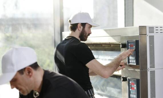 Jak dostosować menu w pawilonach gastronomicznych do lokalnych preferencji?