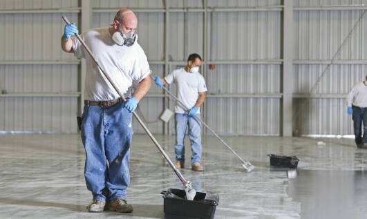 Kluczowe korzyści z naprawy posadzek betonowych w obiektach przemysłowych