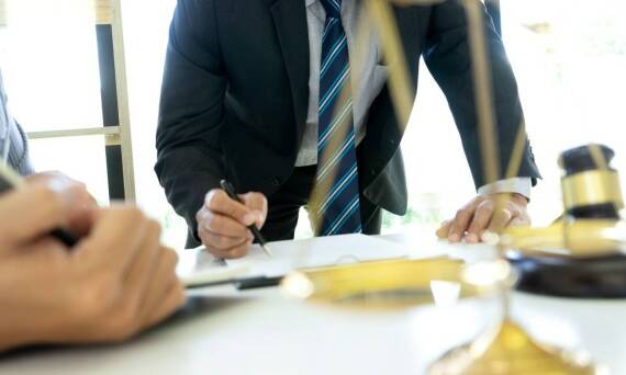 Jak prawnicy wspierają młode przedsiębiorstwa w rozwoju i ochronie prawnej?