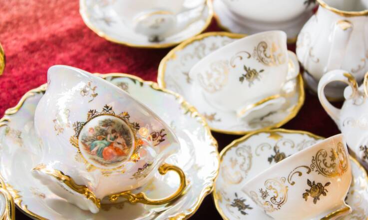 Jak rozpoznać antyki i uniknąć fałszerstw? Kluczowe wskazówki dla kolekcjonerów