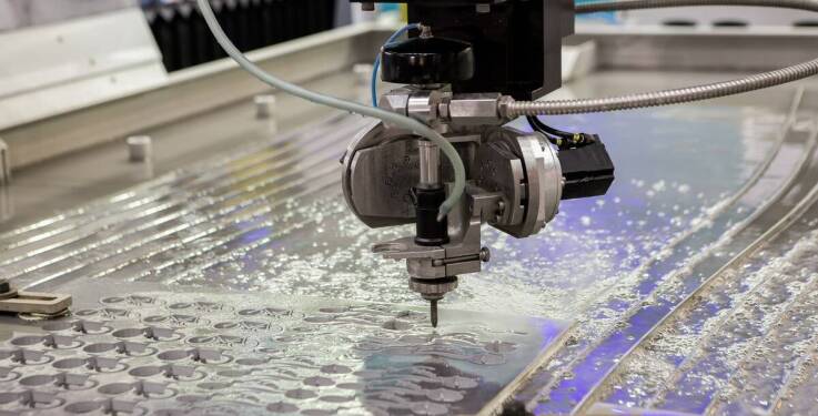 Grawerowanie mechaniczne a laserowe: które techniki sprawdzą się lepiej na eventach?
