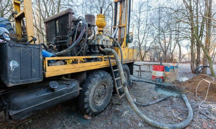 Wybór odpowiednich maszyn wiertniczych do studni – co warto wiedzieć?