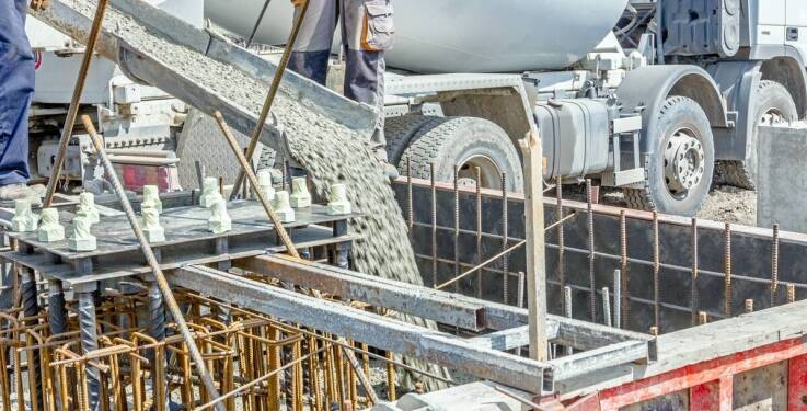 Praca z pompami do betonu w trudnych warunkach atmosferycznych: porady ekspertów