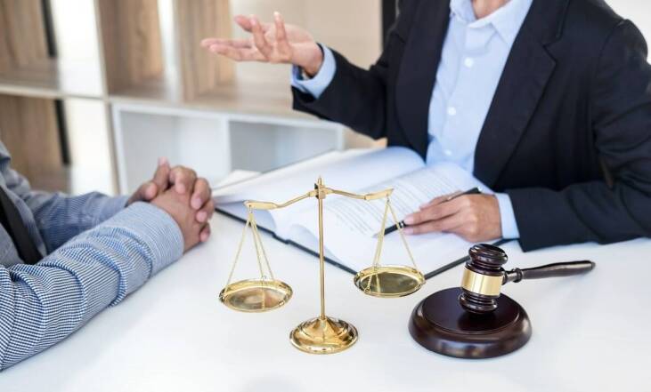 Odszkodowania za wypadki komunikacyjne: kiedy warto skorzystać z pomocy prawnika?