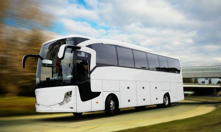 Wesele bez stresu – jak zapewnić gościom wygodny transport dzięki wynajmowi busa?