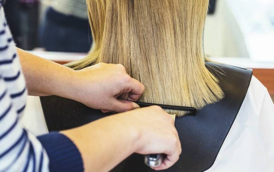 Rola profesjonalnych kosmetyków w pielęgnacji włosów – dlaczego warto inwestować?