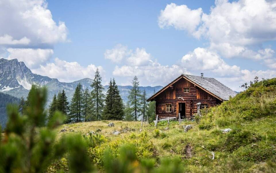 Bluzki góralskie koronkowe w kontekście eko-trendów – naturalne materiały i lokalna produkcja