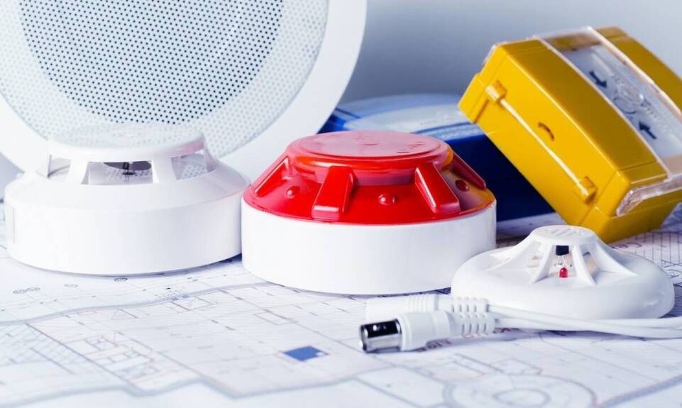 Lampka sygnałowa a ergonomia pracy: jak wpływa na komfort użytkowników?