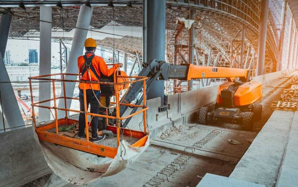 Odzież odblaskowa - znaczenie widoczności pracowników w miejscach narażonych na wypadki