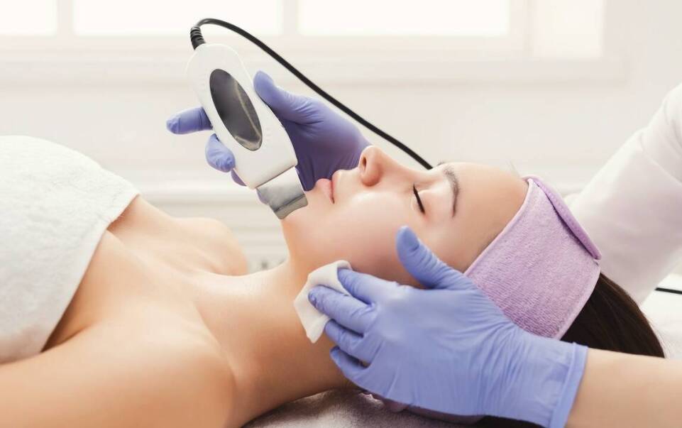 Endermologia na twarz a młodszy wygląd - co warto wiedzieć?