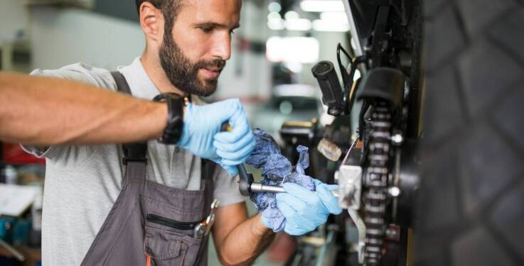 Jak dbać o wózek paletowy, aby zapewnić jego długowieczność?