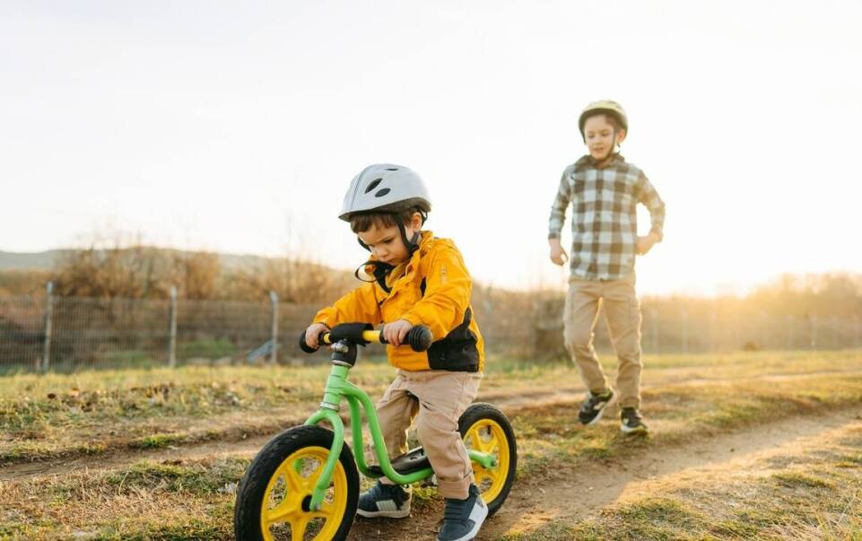 Caciuli copii z odblaskowymi elementami: bezpieczeństwo na pierwszym miejscu!