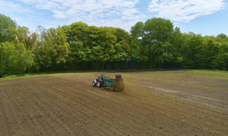 Hydrosiew – szybkie i efektywne zakładanie trawników na dużych powierzchniach