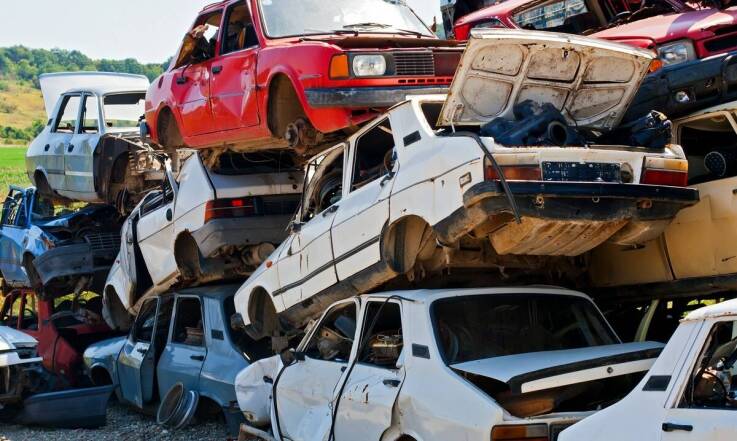 Co zrobić z uszkodzonym samochodem? Opcje złomowania i kasacji