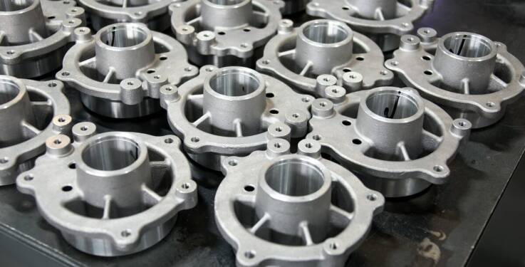 Odlewy żeliwne i stalowe w hydraulice siłowej: zastosowania i korzyści
