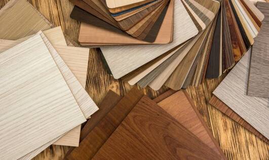 Dlaczego sklejka jest wyborem stolarzy? Kluczowe zalety materiału