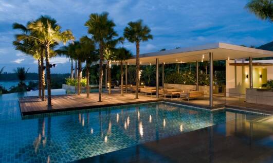 Oświetlenie LED/RGB jako kluczowy element akcesoriów do basenu – jak je wykorzystać?