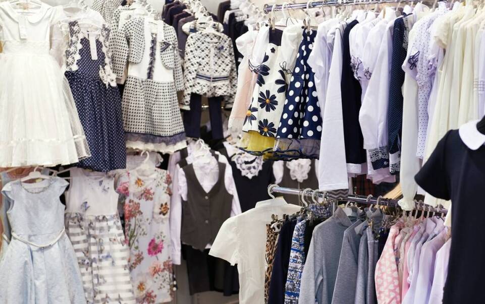 Urocze kreacje dla dzieci - kolorowe wzory i wygodne kroje