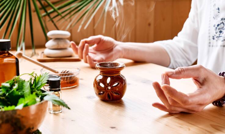 Na czym polega aromaterapia? Jak aromaty wpływają na nasze samopoczucie?