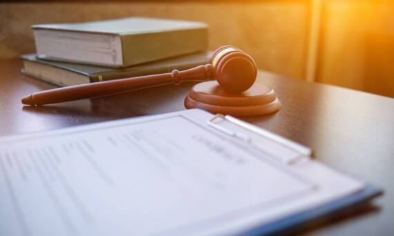 Prawo transportowe i spedycyjne: jak adwokaci Gdańsk pomagają firmom transportowym i spedytorom