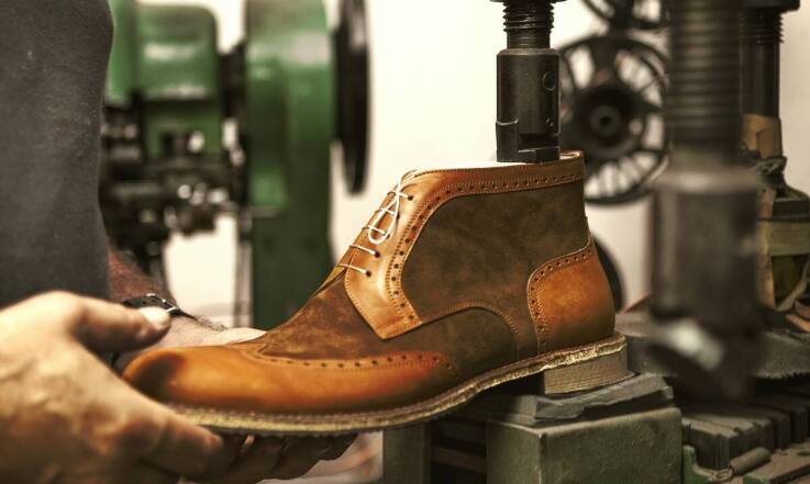 Skórzane buty a ich trwałość: jak długo mogą służyć przy odpowiedniej pielęgnacji?