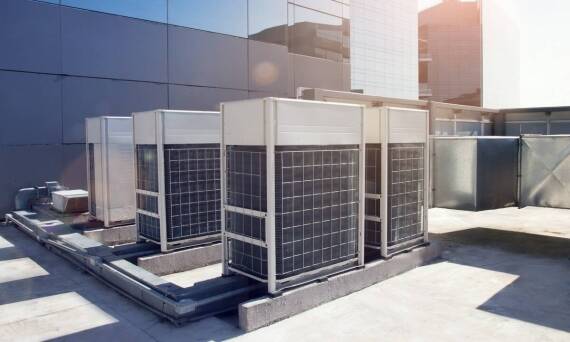 Systemy HVAC a przepisy budowlane: co warto wiedzieć przed inwestycją?