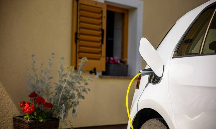 Koszt ładowania samochodu elektrycznego w 2025: Ile zapłacisz za 1 kWh?
