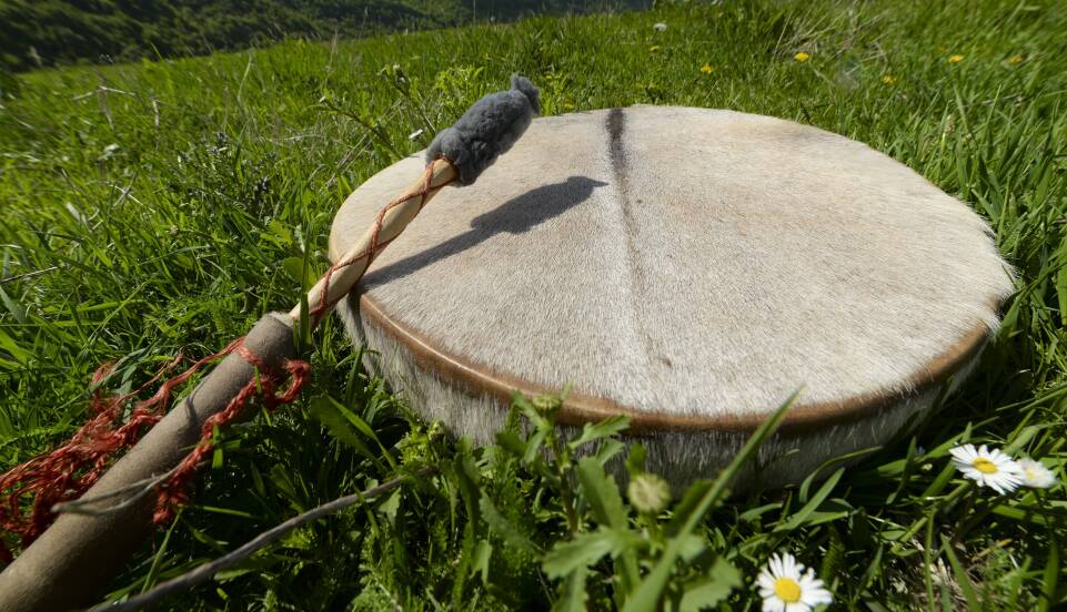 Najstarsze instrumenty muzyczne: Opowieść o pierwszych instrumentach