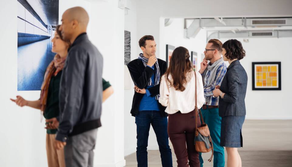 Sztuka prezentacji: jak zorganizować idealny wernisaż