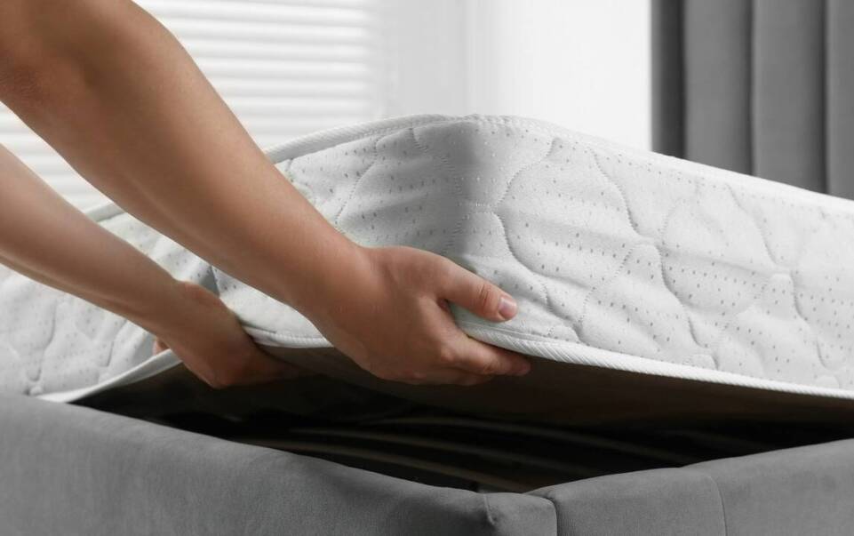 Jak wybór odpowiedniego stelaża wpływa na komfort snu i częstotliwość nocnych przebudzeń?