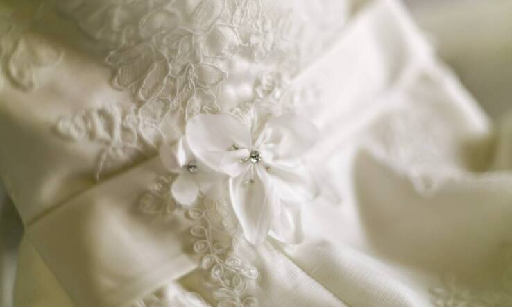 Jak wybrać idealny biustonosz do sukni ślubnej?