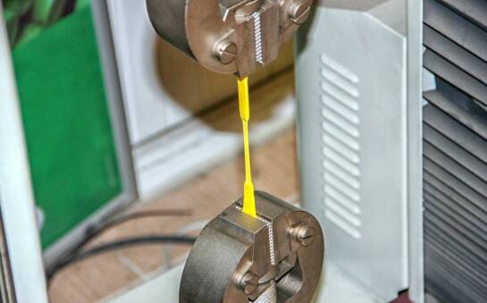 Dlaczego odporność na pęknięcia jest kluczowa w przypadku butelek plastikowych laboratoryjnych?