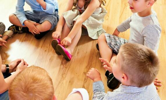 Zabawy edukacyjne z językiem angielskim - jak uczą dzieci w swieciu?