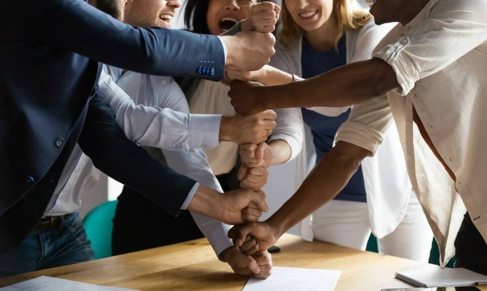 Jakie umiejętności interpersonalne są ważne dla inżynierów sieci po ukończeniu kursu CCNA?