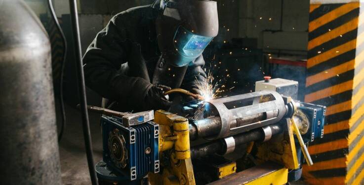 Jakie są różnice między różnymi metodami spawania stosowanymi w branży metalowej?