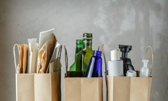Jakie materiały najlepiej sprawdzają się przy produkcji etykiet?