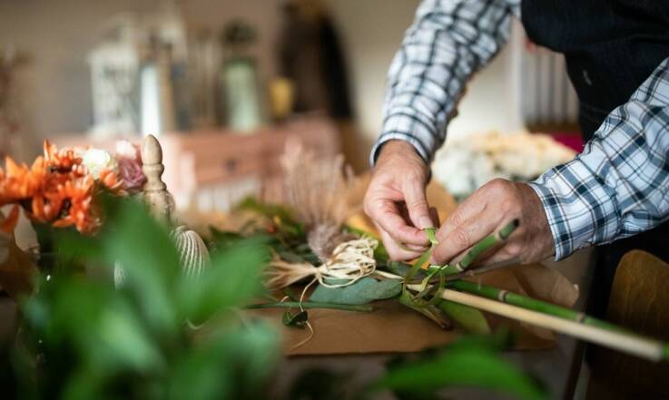Jak organizowane są dni z florystą w hurtowni kwiatów ciętych w Warszawie?