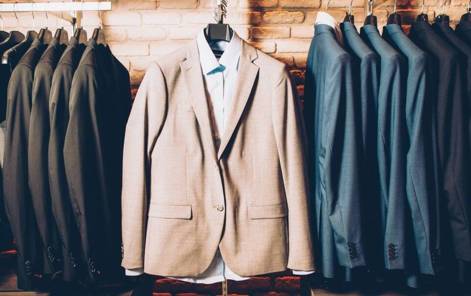 Płaszcze designerskie – jak wyróżnić się z tłumu dzięki indywidualnemu projektowi?