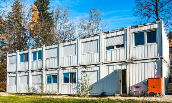 Dlaczego warto zdecydować się na wynajem kontenerów biurowych?