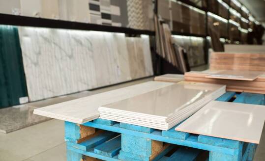 Jakie materiały są używane w produkcji bram garażowych na wymiar?